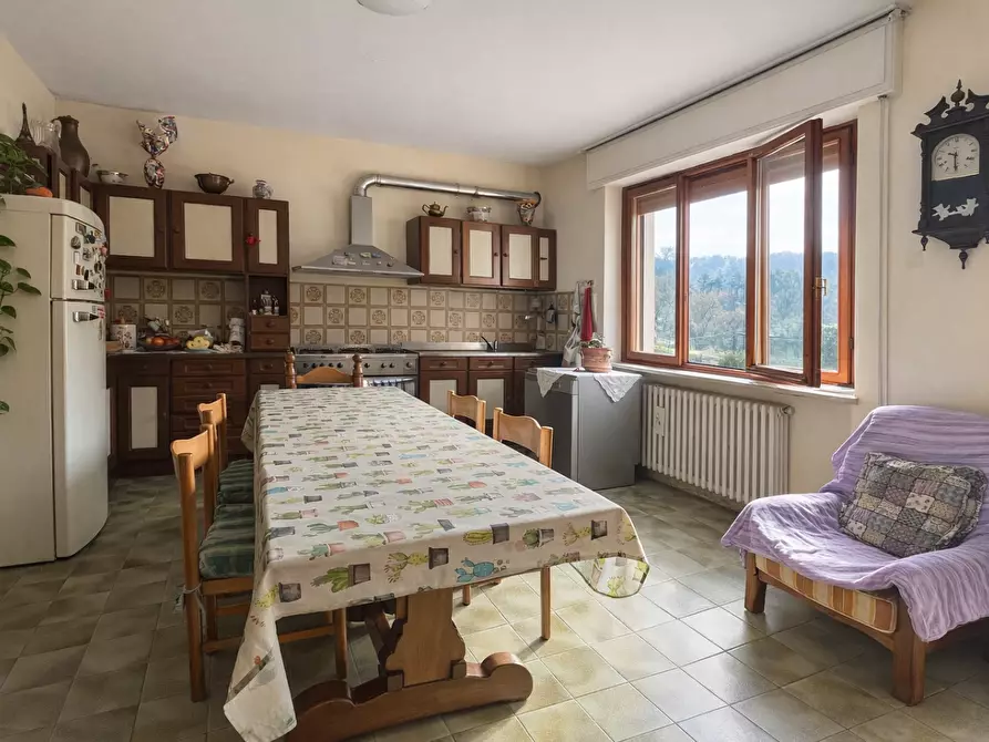 Immagine 2 di Villa in vendita  a Lucca