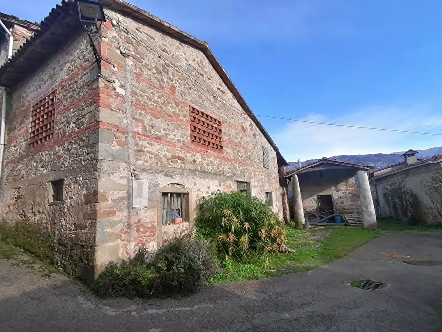 Immagine 27 di Rustico / casale in vendita  a Gallicano