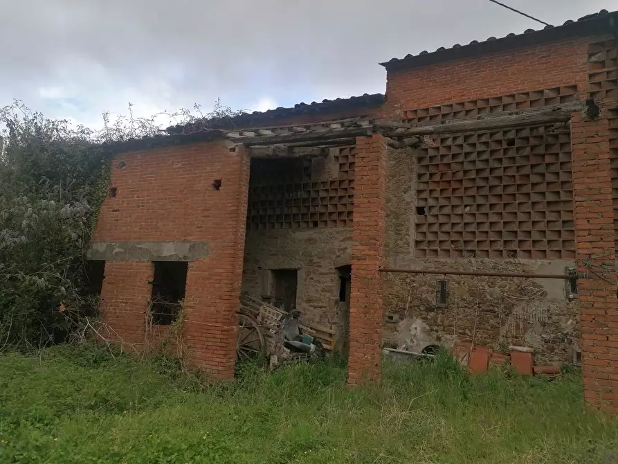 Immagine 9 di Deposito in vendita  a Capannori