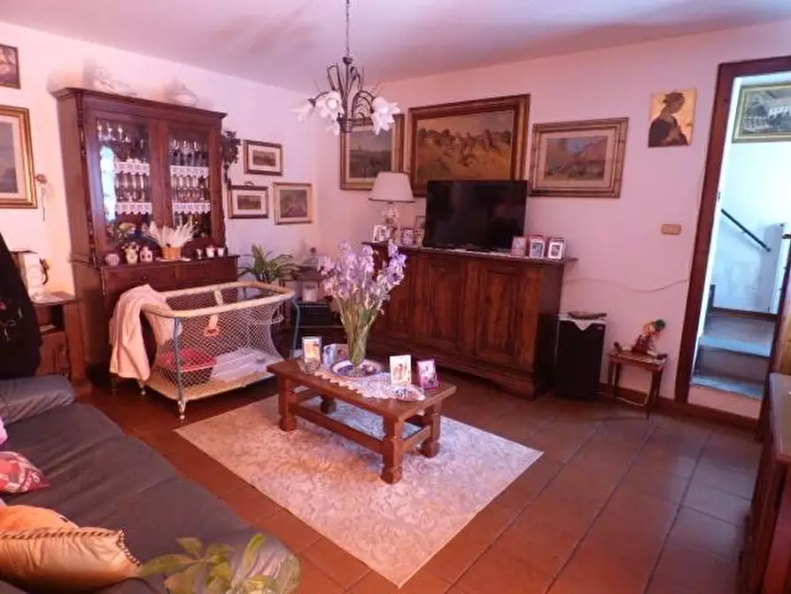 Immagine 8 di Rustico / casale in vendita  a Capannori