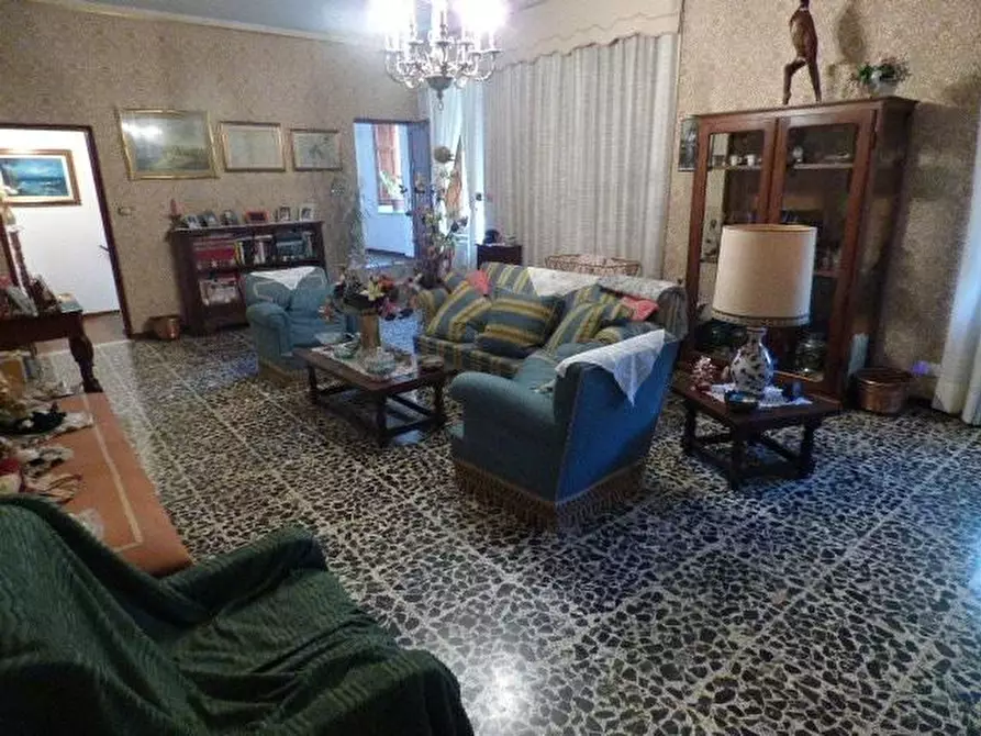 Immagine 17 di Rustico / casale in vendita  a Capannori