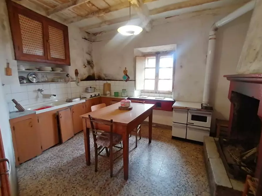 Immagine 31 di Rustico / casale in vendita  a Pescaglia