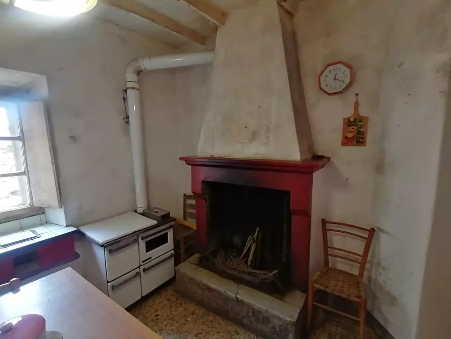 Immagine 29 di Rustico / casale in vendita  a Pescaglia