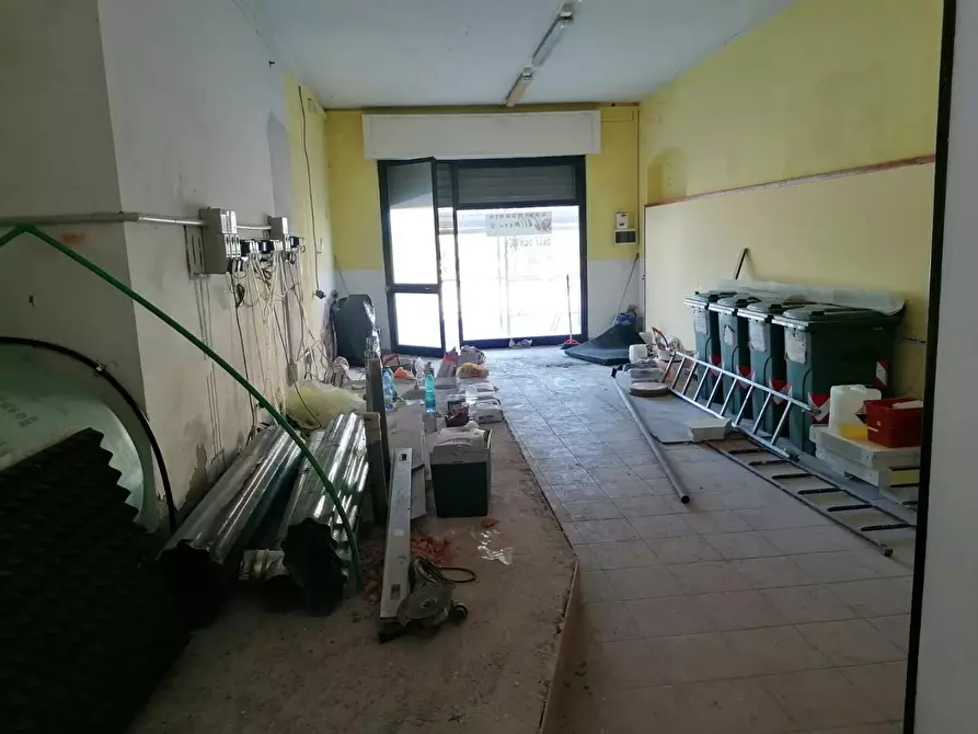 Immagine 2 di Laboratorio in affitto  a Lucca