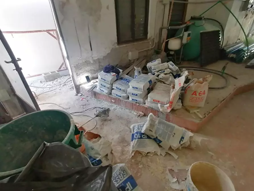 Immagine 7 di Laboratorio in affitto  a Lucca