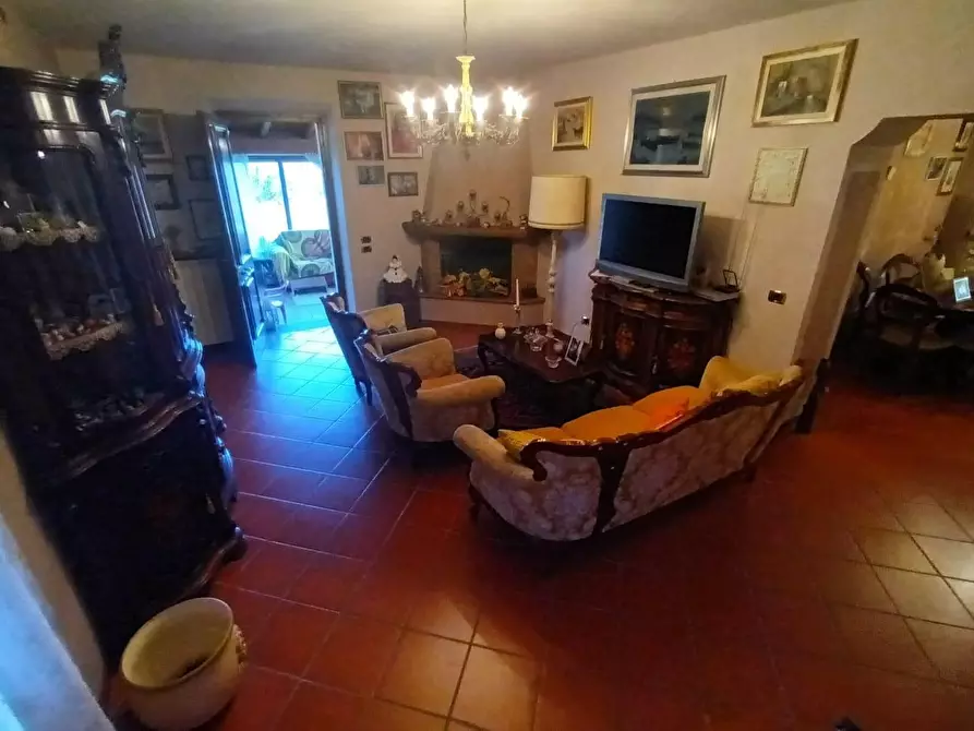 Immagine 10 di Villa in vendita  a Pescaglia