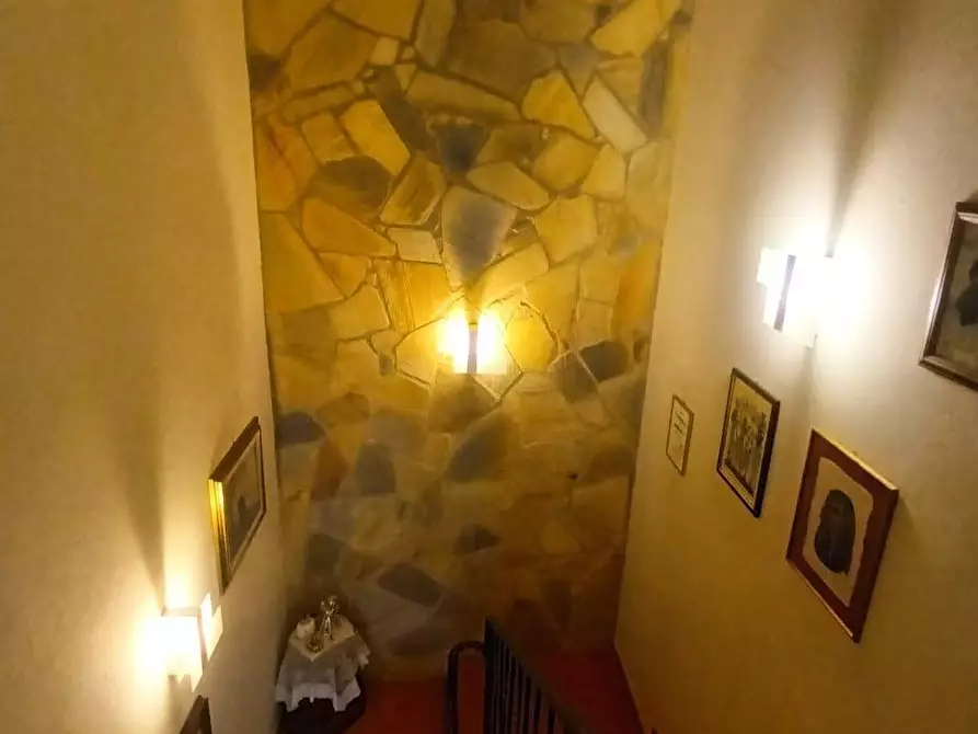Immagine 21 di Villa in vendita  a Pescaglia