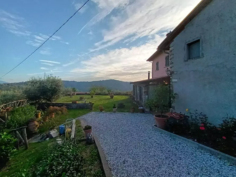 Immagine 7 di Villa in vendita  a Pescaglia
