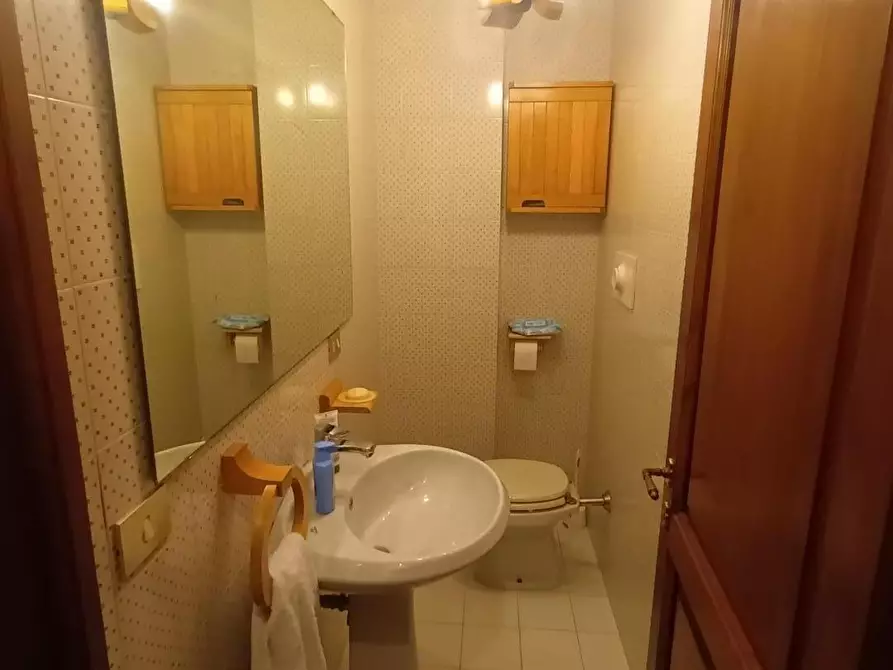 Immagine 8 di Casa semindipendente in vendita  a Lucca