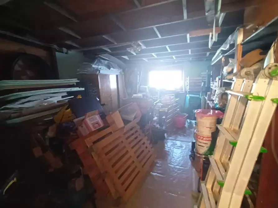 Immagine 51 di Casa semindipendente in vendita  a Lucca