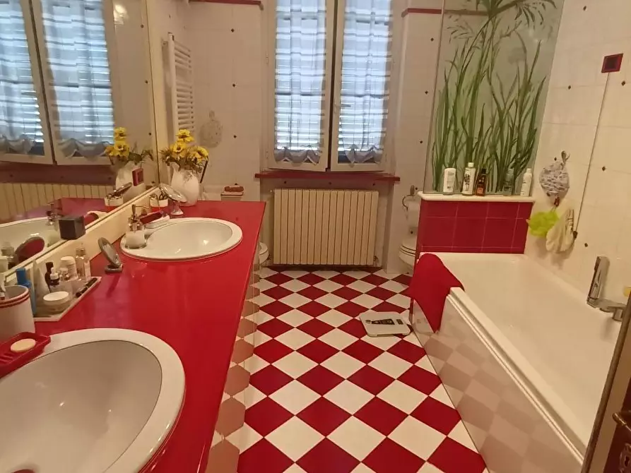 Immagine 19 di Casa semindipendente in vendita  a Lucca