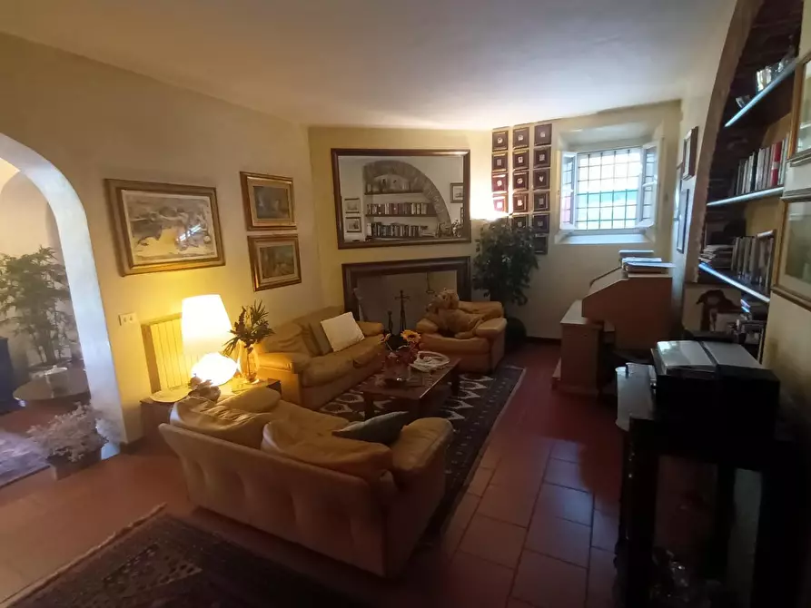 Immagine 9 di Casa semindipendente in vendita  a Lucca