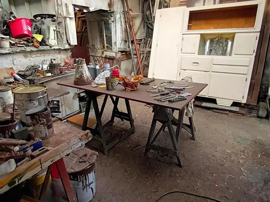 Immagine 6 di Laboratorio in vendita  a Lucca