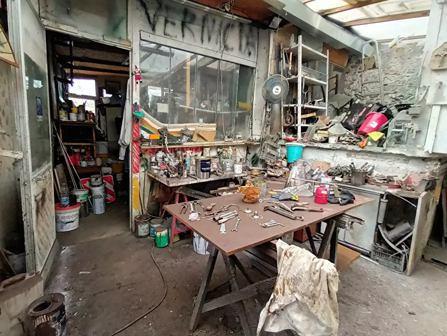 Immagine 10 di Laboratorio in vendita  a Lucca