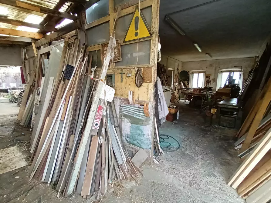 Immagine 3 di Laboratorio in vendita  a Lucca