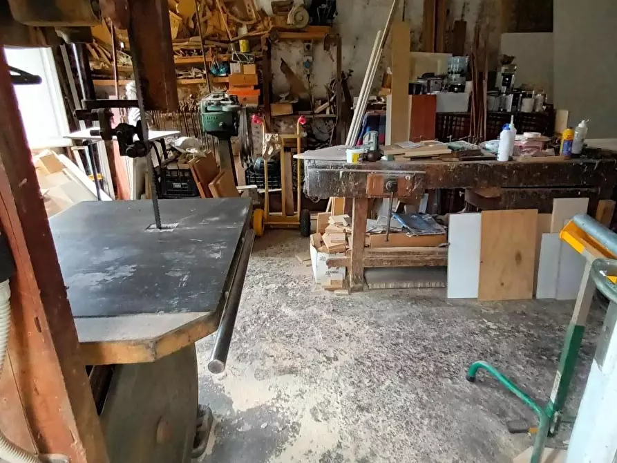 Immagine 17 di Laboratorio in vendita  a Lucca