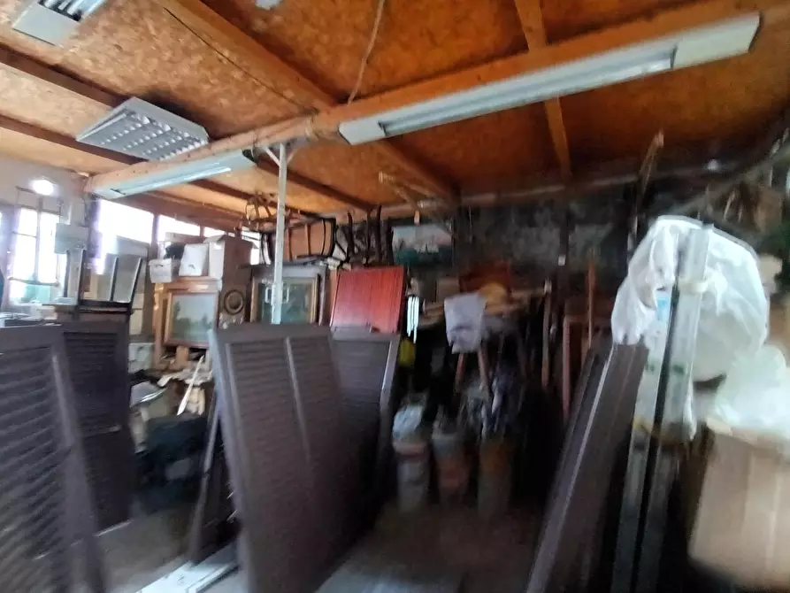 Immagine 7 di Laboratorio in vendita  a Lucca