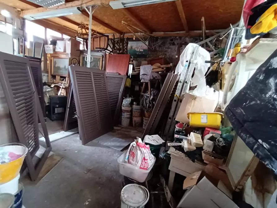 Immagine 9 di Laboratorio in vendita  a Lucca