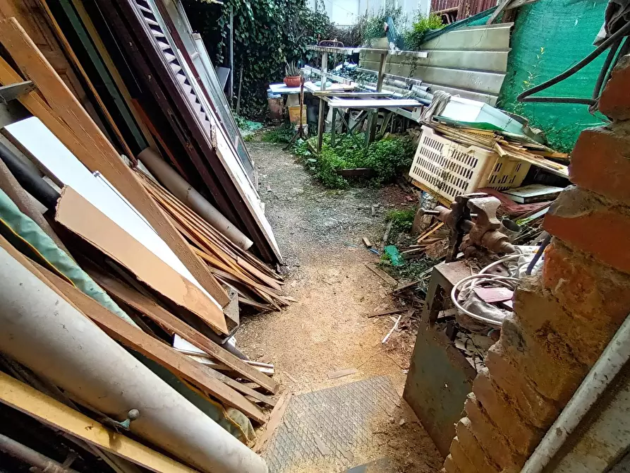 Immagine 18 di Laboratorio in vendita  a Lucca