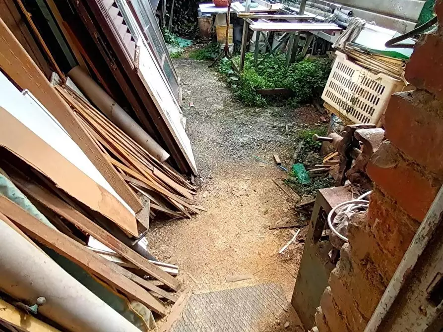 Immagine 19 di Laboratorio in vendita  a Lucca