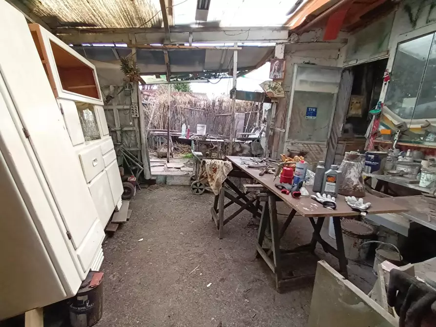 Immagine 12 di Laboratorio in vendita  a Lucca