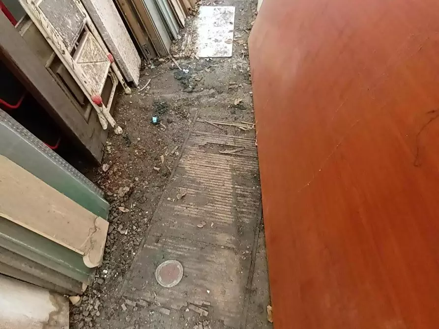 Immagine 4 di Laboratorio in vendita  a Lucca