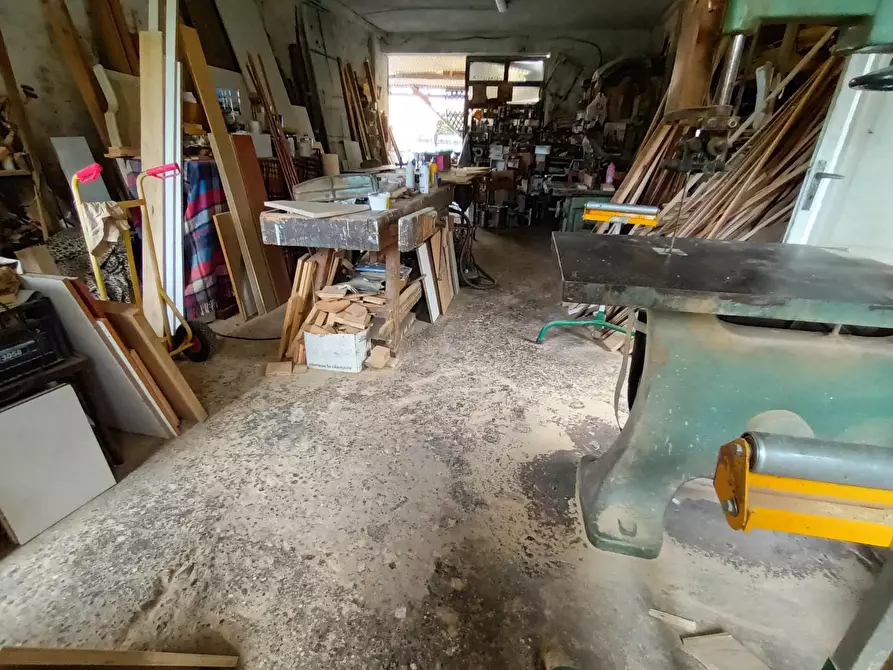 Immagine 16 di Laboratorio in vendita  a Lucca