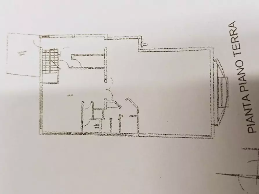 Immagine 2 di Locale commerciale in affitto  a Capannori