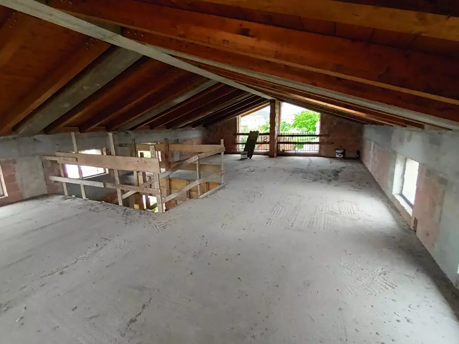 Immagine 24 di Villa in vendita  a Capannori