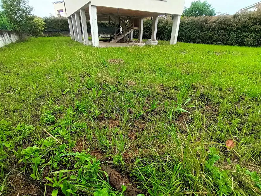 Immagine 6 di Villa in vendita  a Capannori