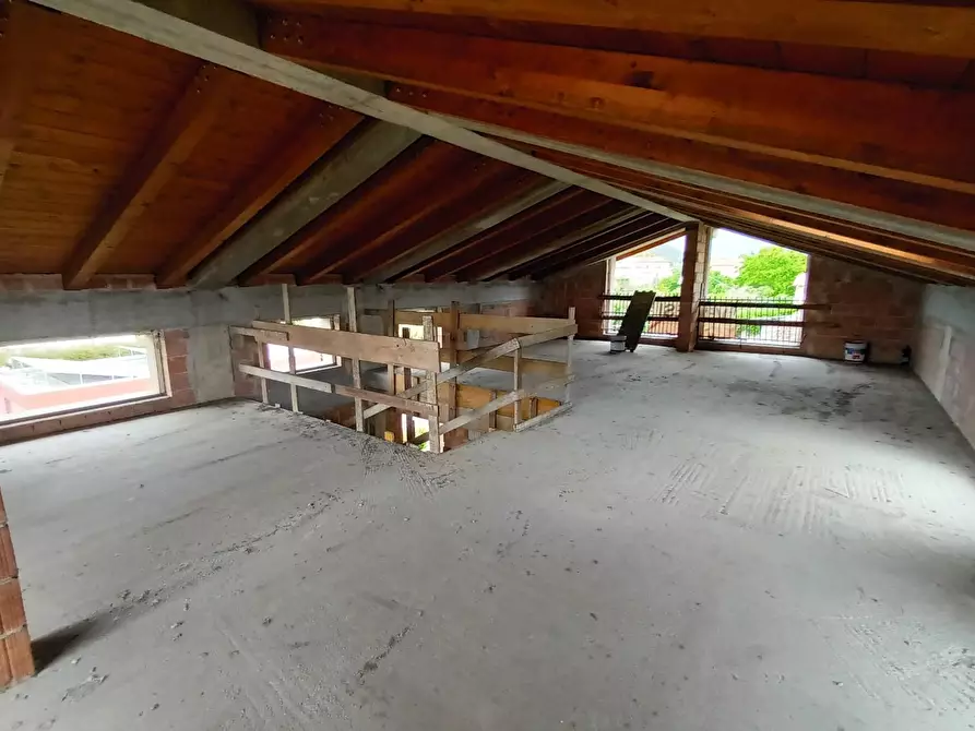 Immagine 25 di Villa in vendita  a Capannori