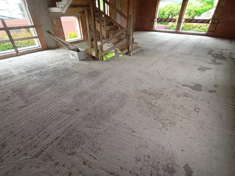 Immagine 22 di Villa in vendita  a Capannori