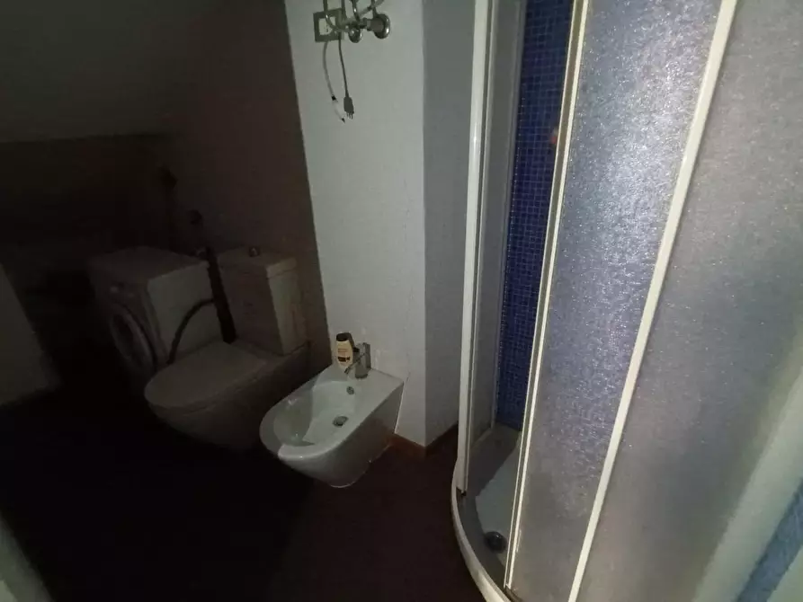 Immagine 13 di Ufficio in vendita  a Lucca