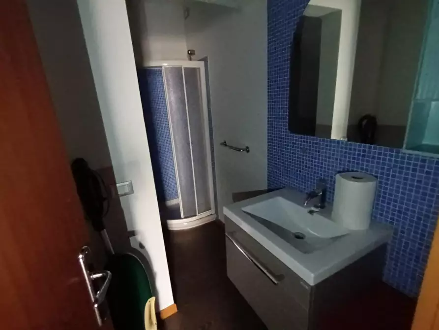 Immagine 16 di Ufficio in vendita  a Lucca