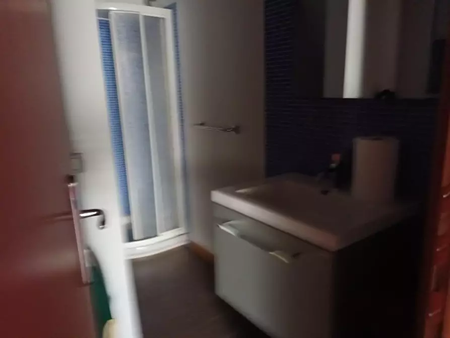 Immagine 14 di Ufficio in vendita  a Lucca