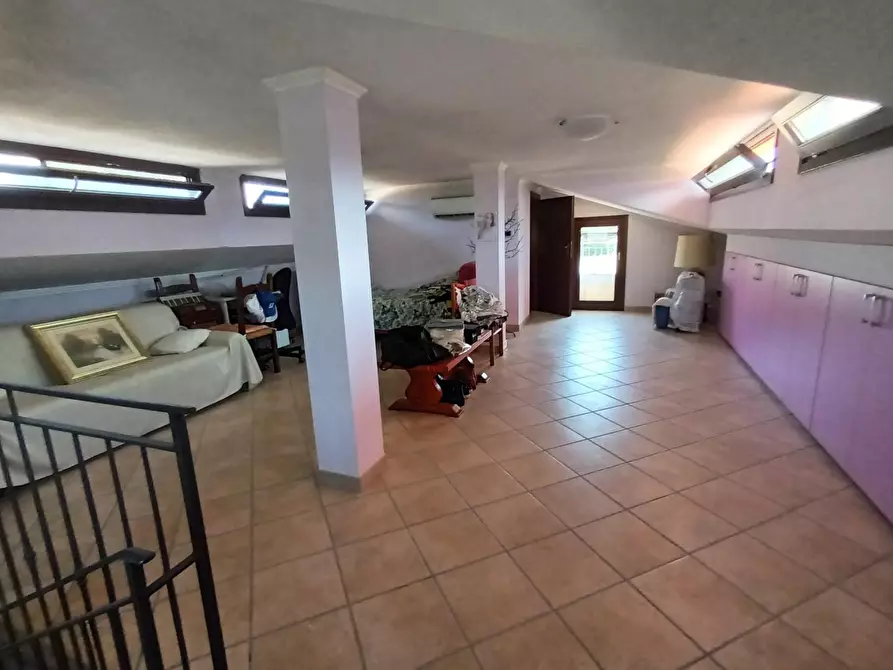 Immagine 6 di Villa in vendita  a Lucca