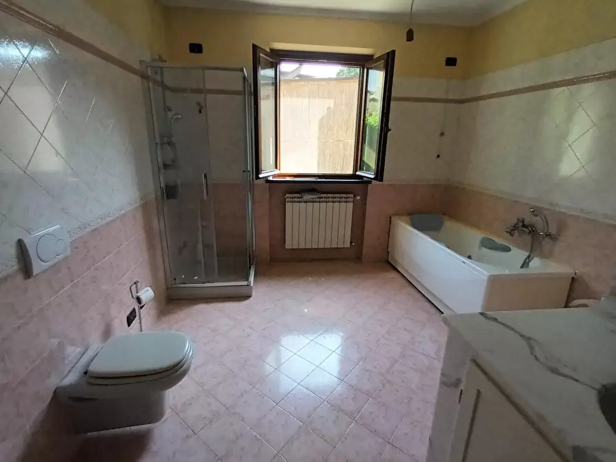 Immagine 28 di Villa in vendita  a Lucca