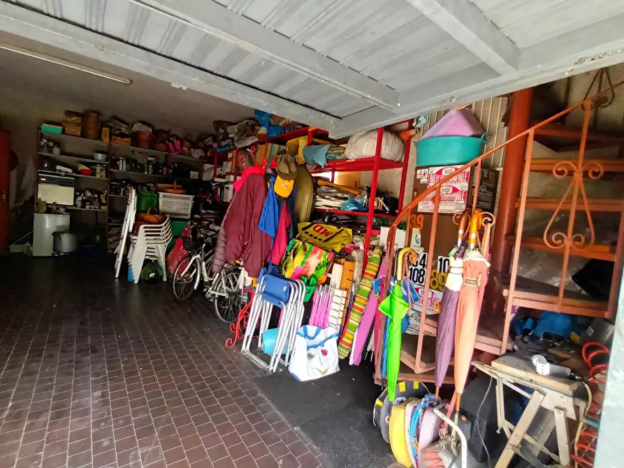 Immagine 8 di Villa in vendita  a Lucca