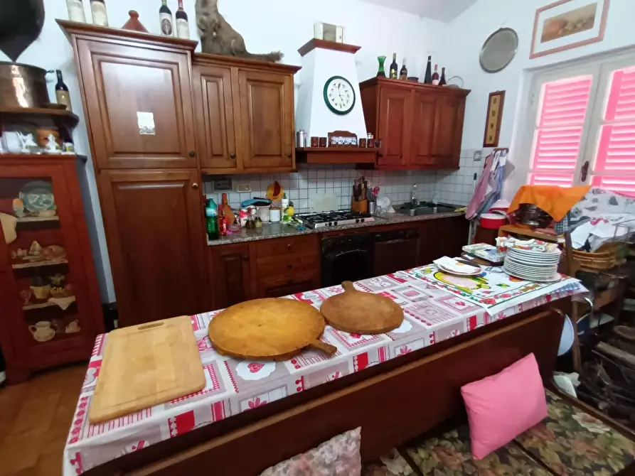 Immagine 4 di Villa in vendita  a Lucca