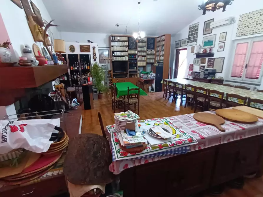 Immagine 3 di Villa in vendita  a Lucca