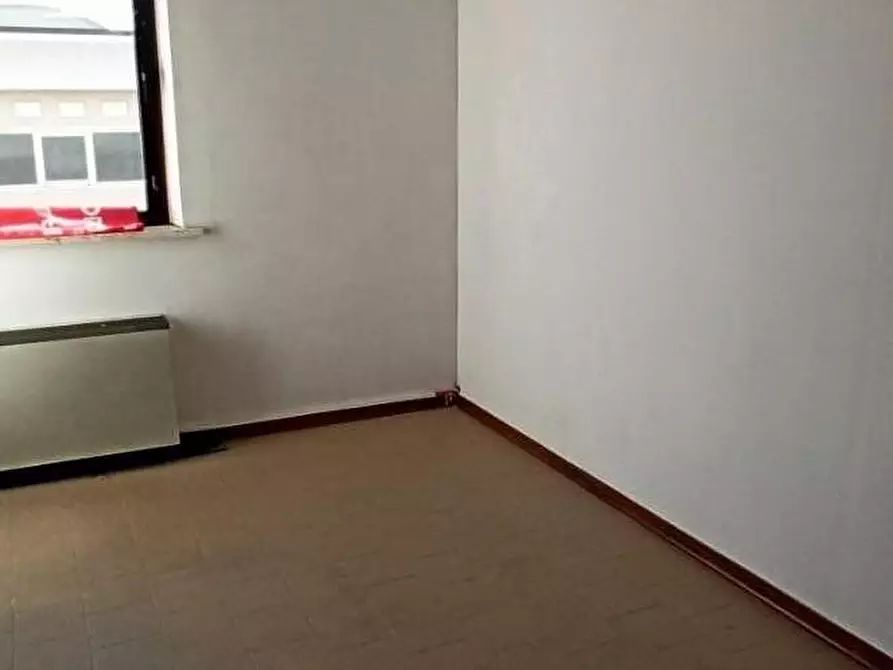 Immagine 7 di Ufficio in affitto  a Capannori