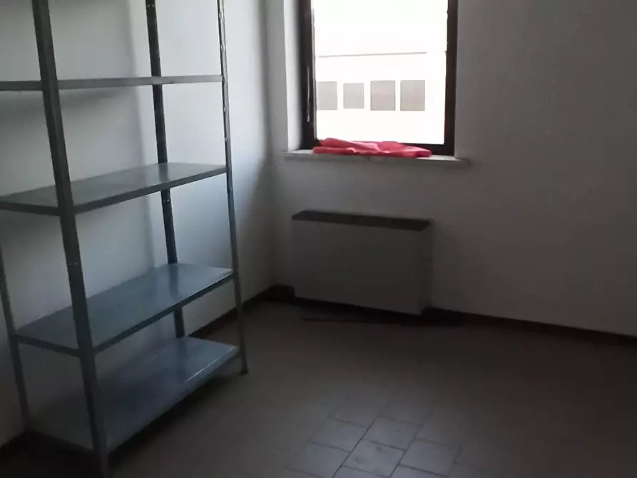 Immagine 16 di Ufficio in affitto  a Capannori