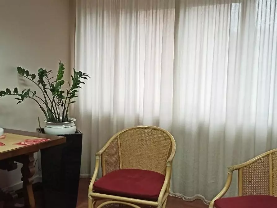 Immagine 9 di Ufficio in affitto  a Lucca