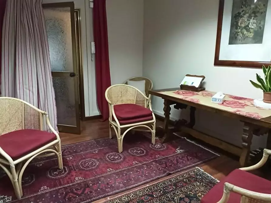 Immagine 5 di Ufficio in affitto  a Lucca
