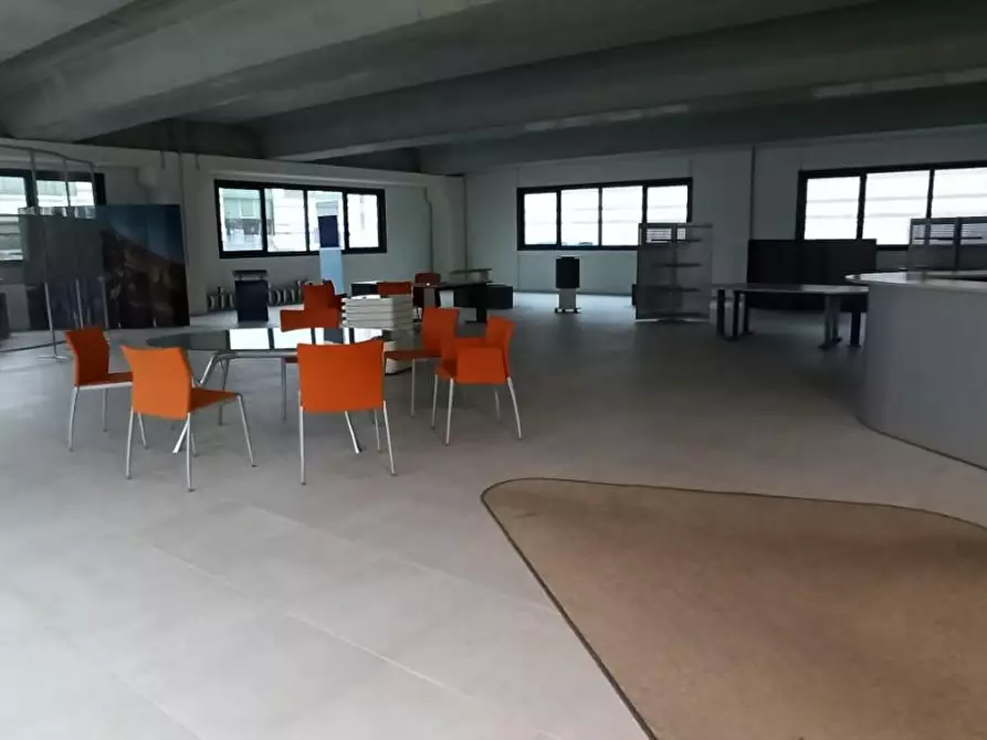 Immagine 8 di Laboratorio in affitto  a Lucca