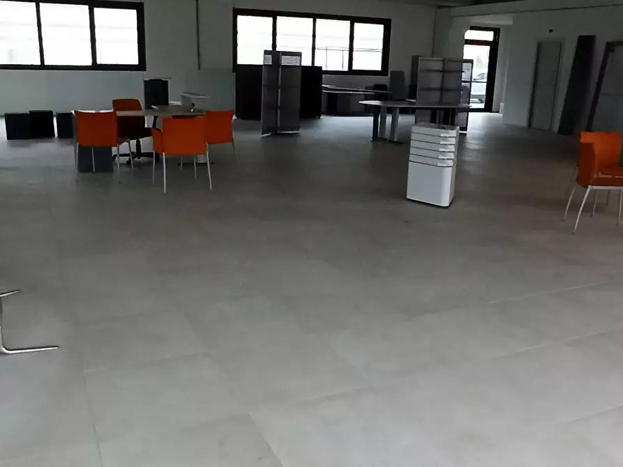 Immagine 5 di Laboratorio in affitto  a Lucca