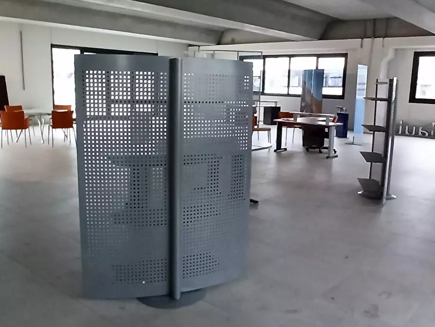 Immagine 3 di Laboratorio in affitto  a Lucca