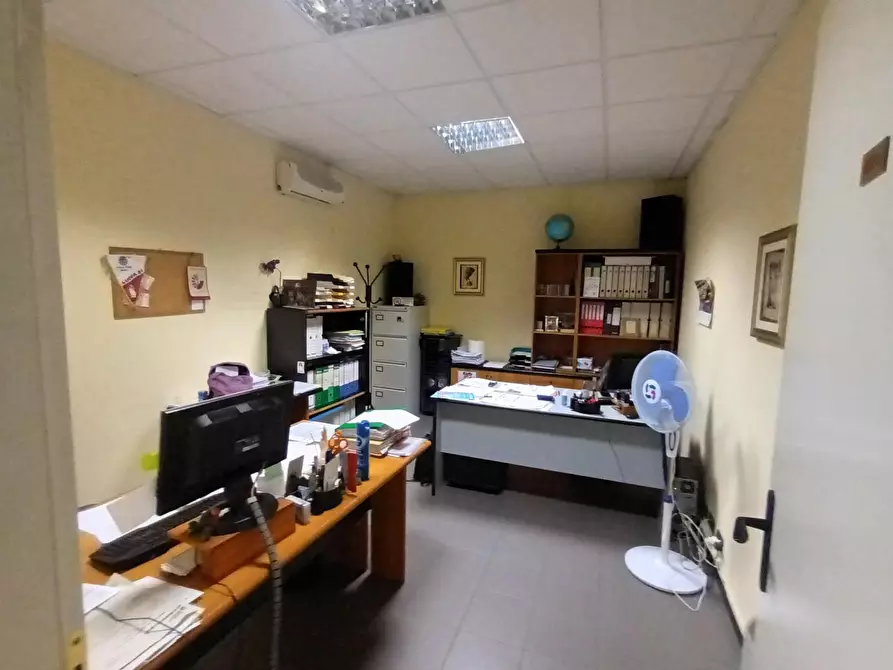 Immagine 5 di Ufficio in vendita  a Capannori