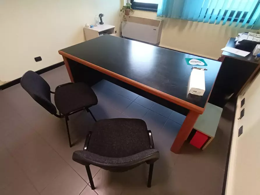 Immagine 9 di Ufficio in vendita  a Capannori