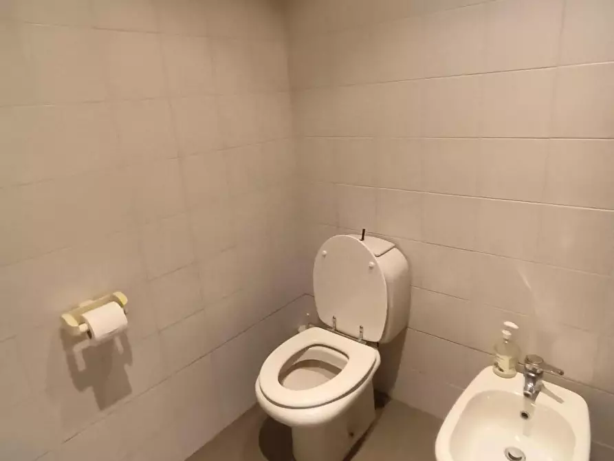 Immagine 16 di Ufficio in vendita  a Capannori